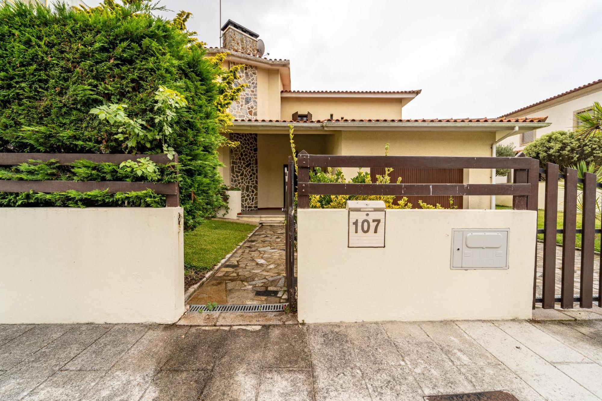 Amorosa Villa, 500M From The Beach By House And People Extérieur photo